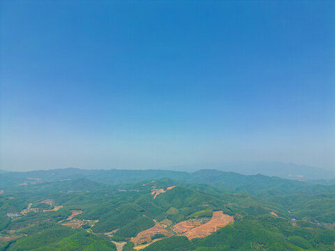 航拍天空高山山脈田園村寨風(fēng)光