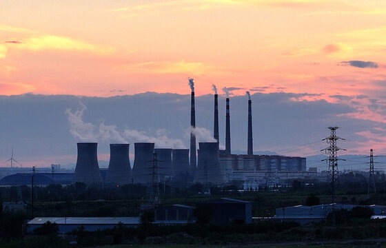 夕陽下的火力發(fā)電廠