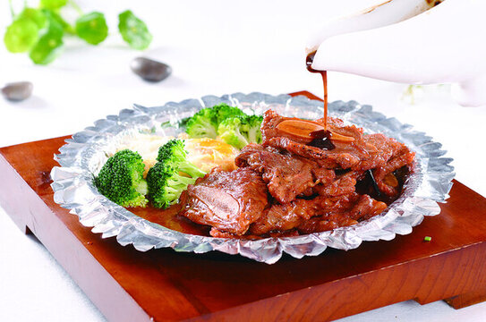 鐵板牛仔骨