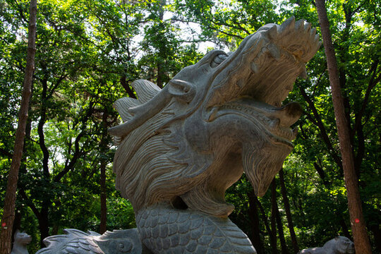 公園中十二生肖雕塑