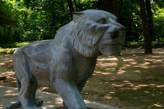 公園中十二生肖雕塑