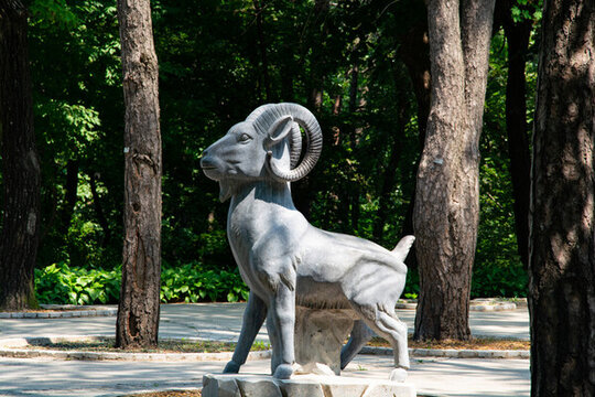 公園中十二生肖雕塑