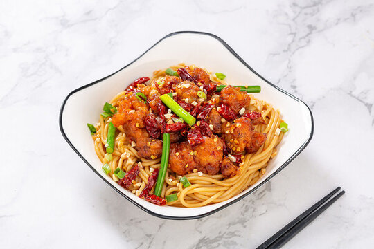 辣子雞拌米粉