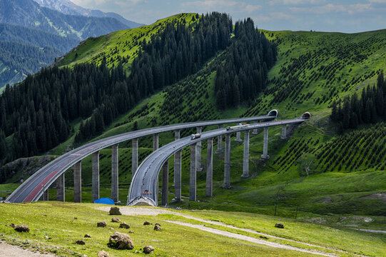 伊犁果子溝大橋