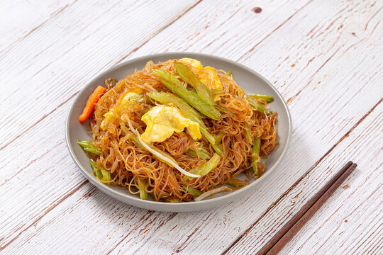 芹菜炒米粉