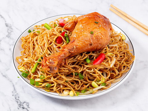 雞腿炒面