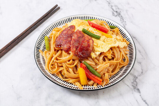 臘腸蛋炒河粉