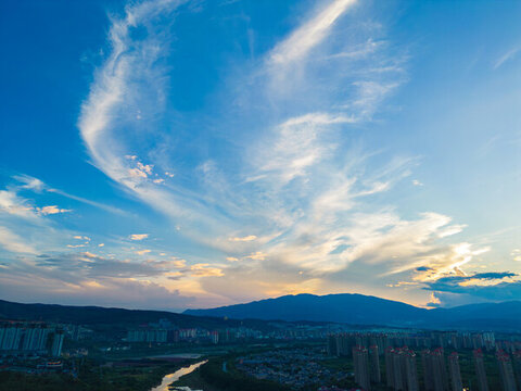 航拍日落時西雙版納景洪市風光