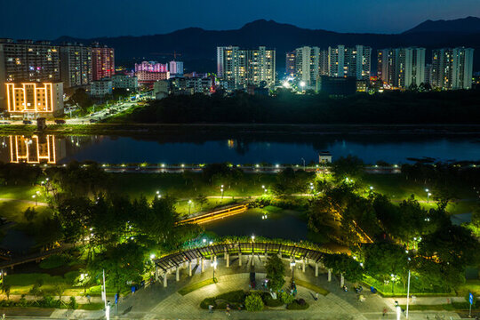 中國(guó)廣西梧州蒙山縣濕地公園夜景
