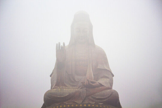 佛山西樵山雨中風(fēng)景