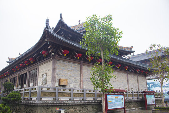 佛山西樵山雨中風(fēng)景