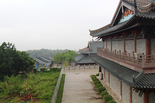 佛山西樵山雨中風(fēng)景
