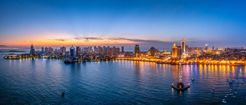 中國山東青島棧橋景區(qū)風(fēng)光夜景