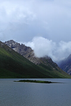 年寶玉則山峰