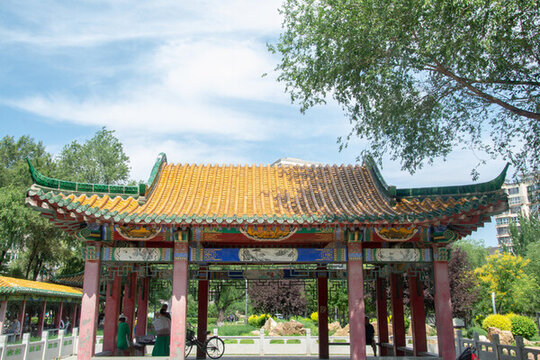 夏天公園中的古建筑