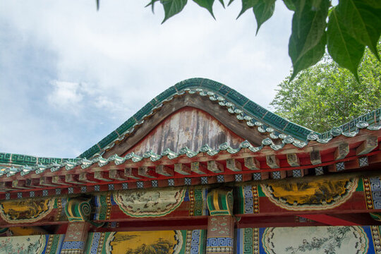 夏天公園中的古建筑