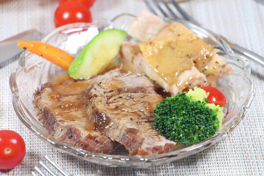 烤牛肉與烤雞胸