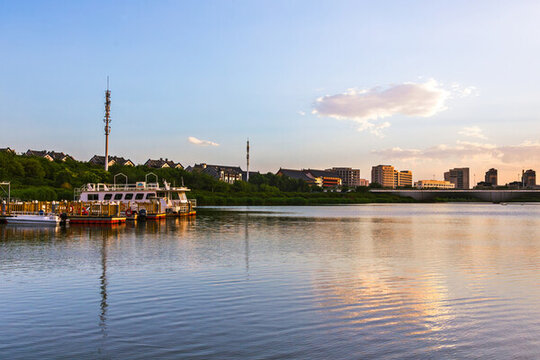 中新天津生態(tài)城故道河公園黃昏