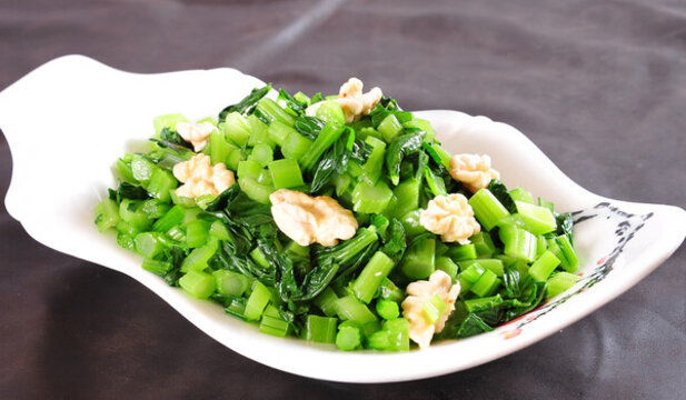 菜心拌桃仁