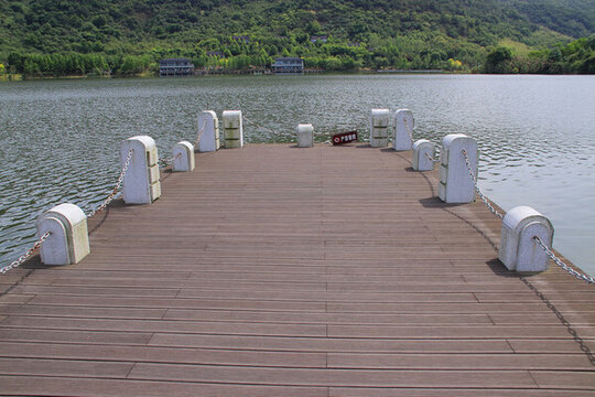 河岸觀景臺(tái)