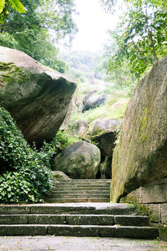 石頭山