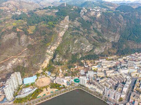 航拍云南紅河州個(gè)舊市城市風(fēng)光
