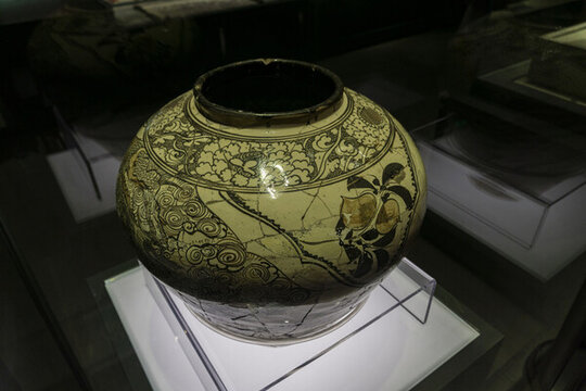 元代白地黑花龍鳳紋瓷罐