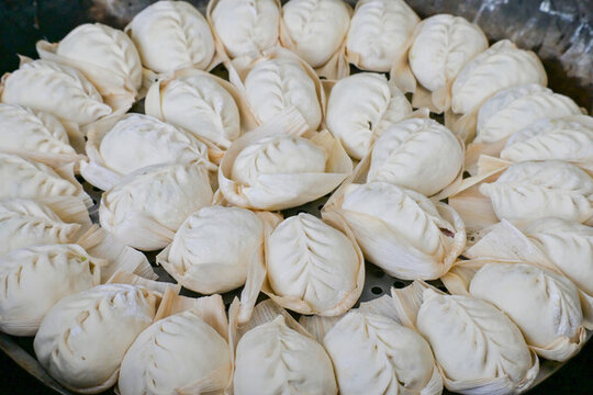 蒸一大鍋燙面包子北方面食主食