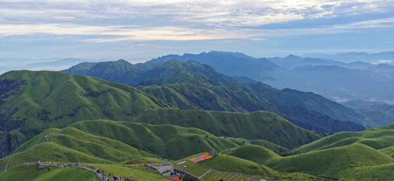 層巒疊嶂的武功山