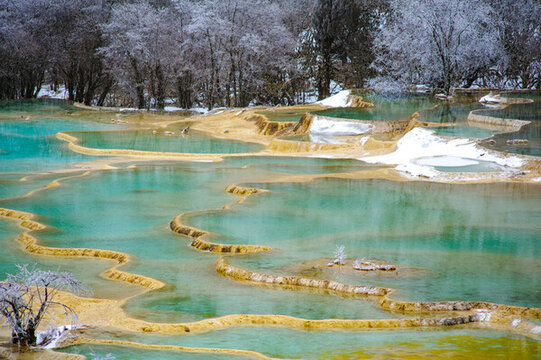 冬季四川黃龍風(fēng)景名勝區(qū)五彩池