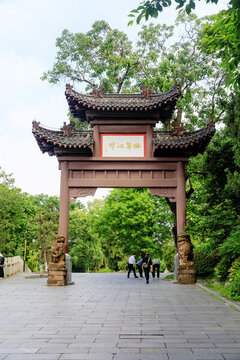黃鶴樓景區(qū)樓峰江帶牌坊