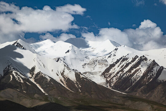 格爾木玉珠峰雪山