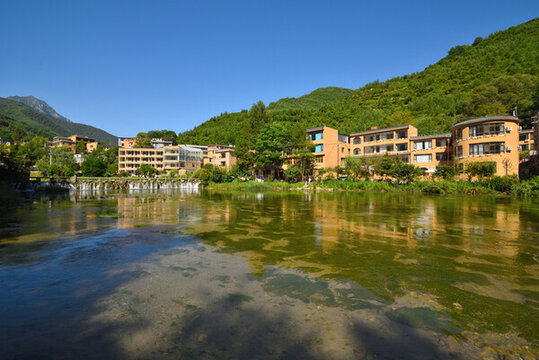 官鵝溝