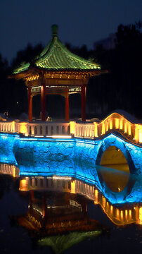 邯鄲叢臺(tái)公園夜景湖心亭