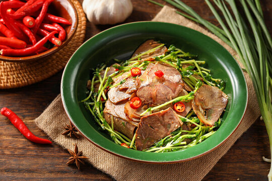 豆苗拌牛肉