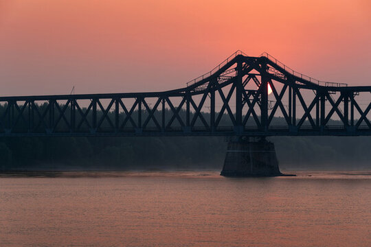 晨曦中的濟(jì)南黃河鐵路大橋