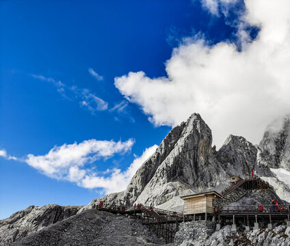 云南玉龍雪山高山云海冰川