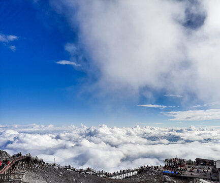 云南玉龍雪山高山云海冰川