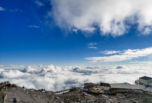 云南玉龍雪山高山云海冰川