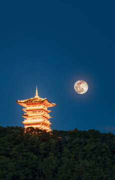 中秋滿月臺(tái)州椒江地標(biāo)建筑白云閣