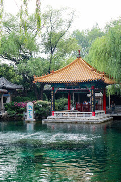 濟(jì)南趵突泉