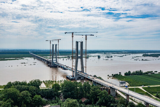 滬渝蓉高鐵鐘祥漢江特大橋