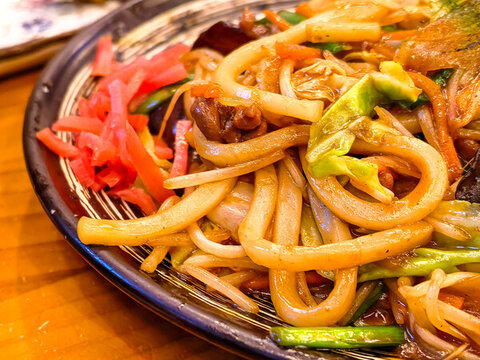 牛肉炒烏冬面