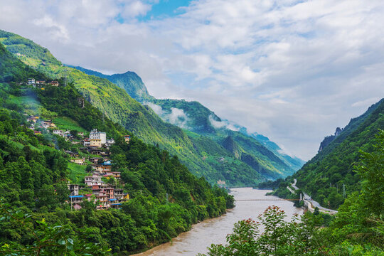 西藏察瓦隆鄉(xiāng)高山和怒江美景
