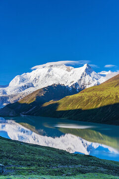 西藏薩普神山和高原湖泊美景