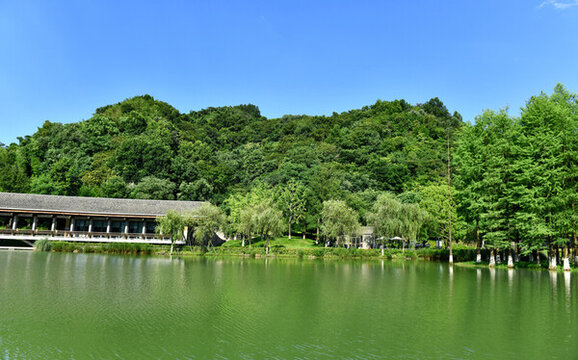 藍(lán)天白云青山綠水