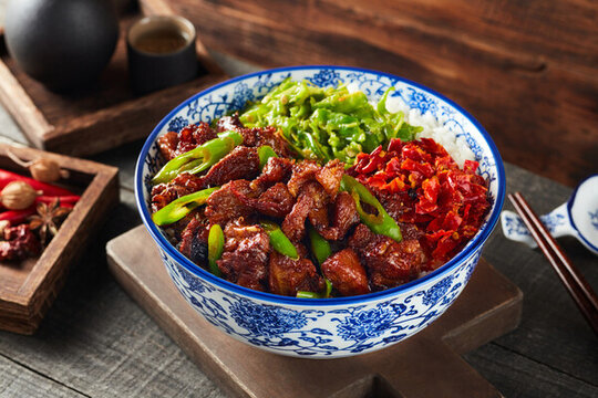 青椒炒拆骨肉飯