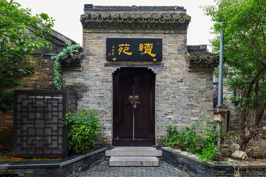 傳統(tǒng)古建筑門樓正面視圖