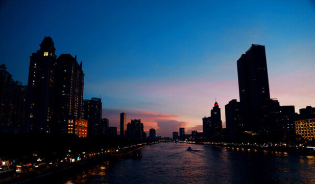 珠江畔夕陽(yáng)余暉
