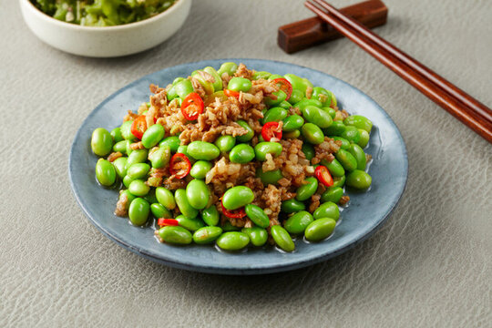 毛豆炒肉沫